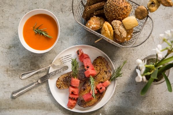 Pain perdu, brochette de pastèque au poivre