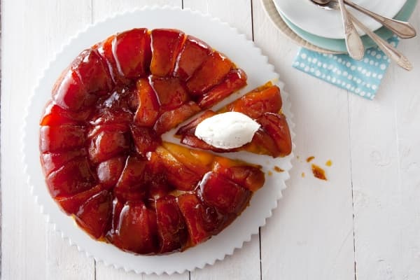 Véritable tarte des soeurs Tatin, crème mousseuse vanillée