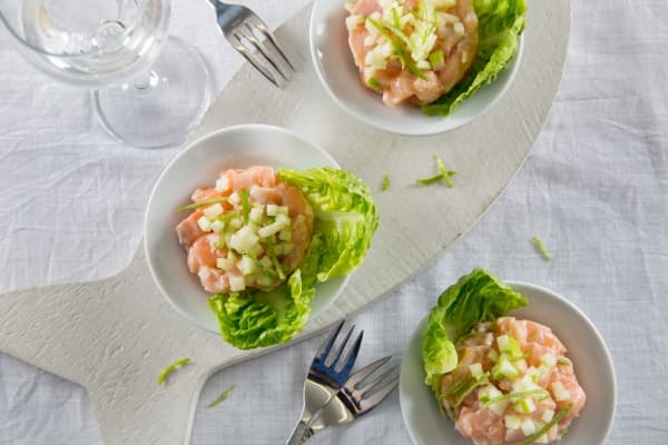 Tartare de saumon et pomme, croquant de sucrine au miel