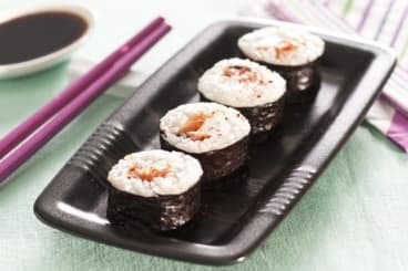Maki de chèvre frais au saumon, tomates confites aux épices grillées