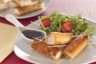 Brochettes croustillantes de fromage de chèvre, sauce soja et piment doux