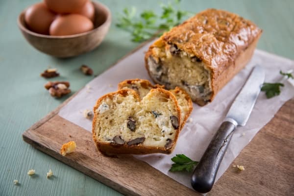 Cake aux noix et au roquefort