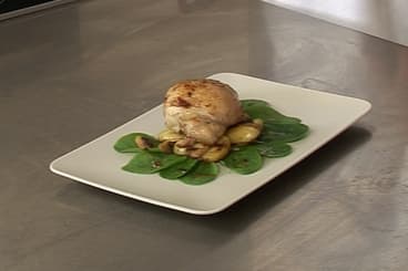 Jambonnette de volaille aux champignons et aux épinards