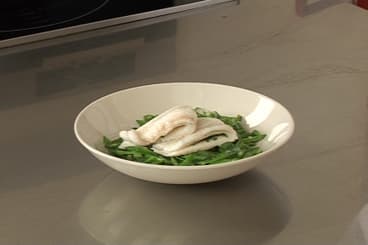 Filet de sole à l'estragon, pois gourmands et haricots verts