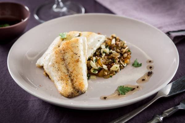 Filet de daurade en vapeur de sauge, légumes croquants