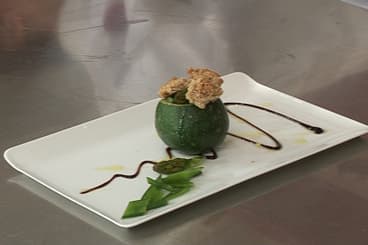Courgette ronde aux légumes de saison, crumble au vieux parmesan