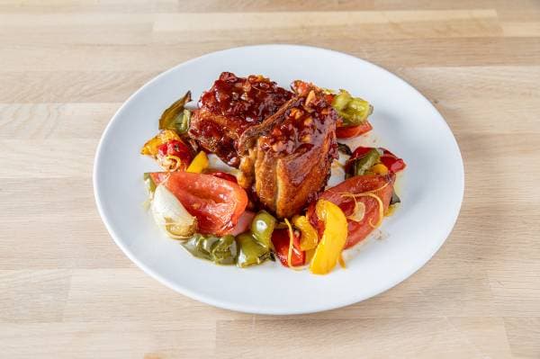 Ribs de porc confits aux épices et ses légumes grillés 