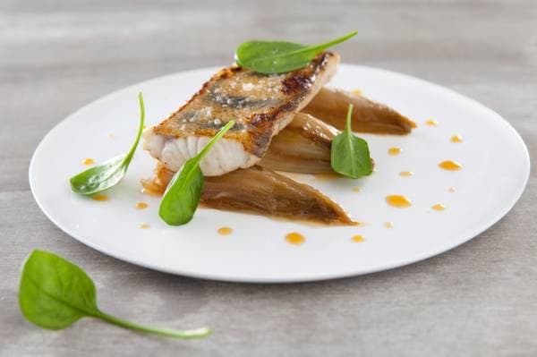 Pavé de sandre rôti, endives caramélisées au jus d'orange