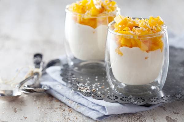 Blanc-manger à l'eau de fleur d'oranger et aux oranges, tuiles au sésame