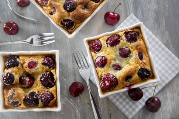 Clafoutis aux cerises, caramel de framboise au Grand Marnier