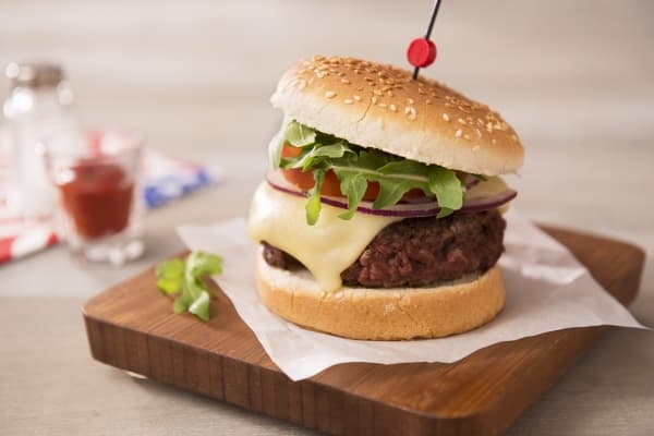 Burger de bœuf montagnard et mesclun
