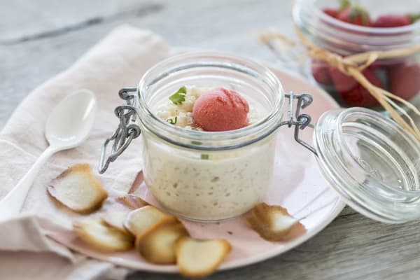 Riz au lait aux saveurs d'agrumes et à la coriandre, sorbet fraise