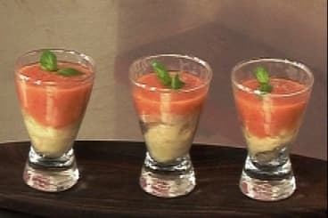 Soupe froide de tomates et poivrons, raviole de ricotta