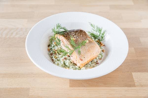 Pavé de saumon basse température, semoule de chou fleur à l'aneth