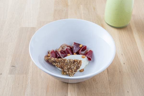 Gaspacho d'asperges vertes au magret fumé et brousse de brebis