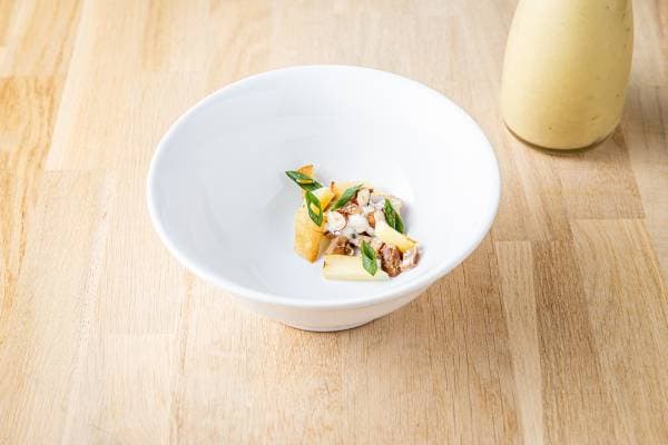 Velouté de panais, dés de panais rôtis, châtaigne et crème noisette