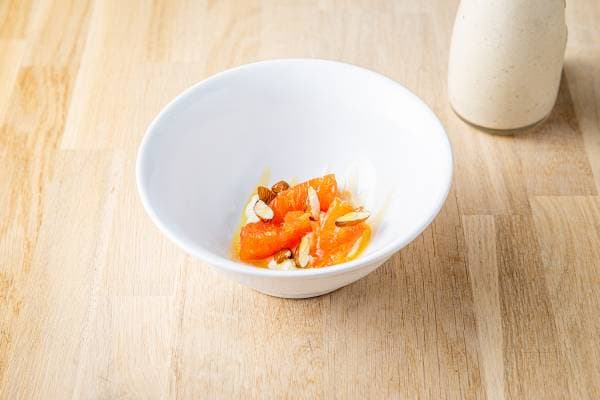 Soupe de litchi, agrumes et amandes torréfiées