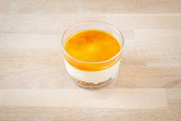 Cheesecake citron vert et spéculoos, coulis de mangue