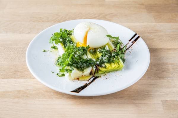 Poireaux vinaigrette aux herbes et son oeuf mollet 