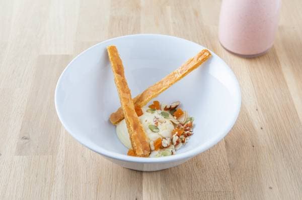 Velouté de griotte, crème vanille et fruits du mendiant 