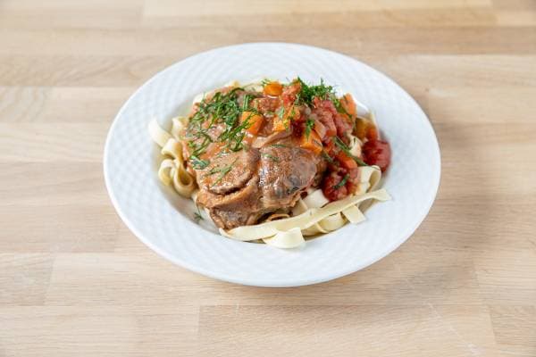 Osso bucco de veau aux légumes de saison et tagliatelles