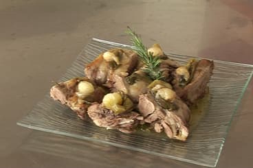 Epaule d'agneau piquée au romarin