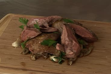 Canard confit aux échalotes et à l'ail
