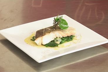 Double darne de cabillaud en papillote et pousses d'épinard