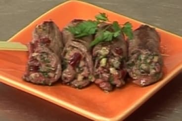 Roulé de boeuf et huîtres en tartare, croquant de pomme et betterave crue