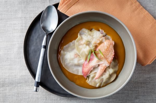 Homard d'Audresselles en 2 cuissons salade de tétragone, émulsion menthe estragon  