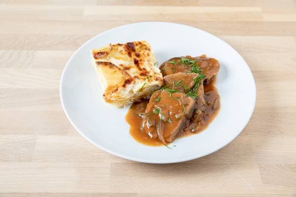 Langue de bœuf sauce piquante et son gratin dauphinois 