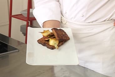 Brochettes de fruits frais au pain d'épice perdu