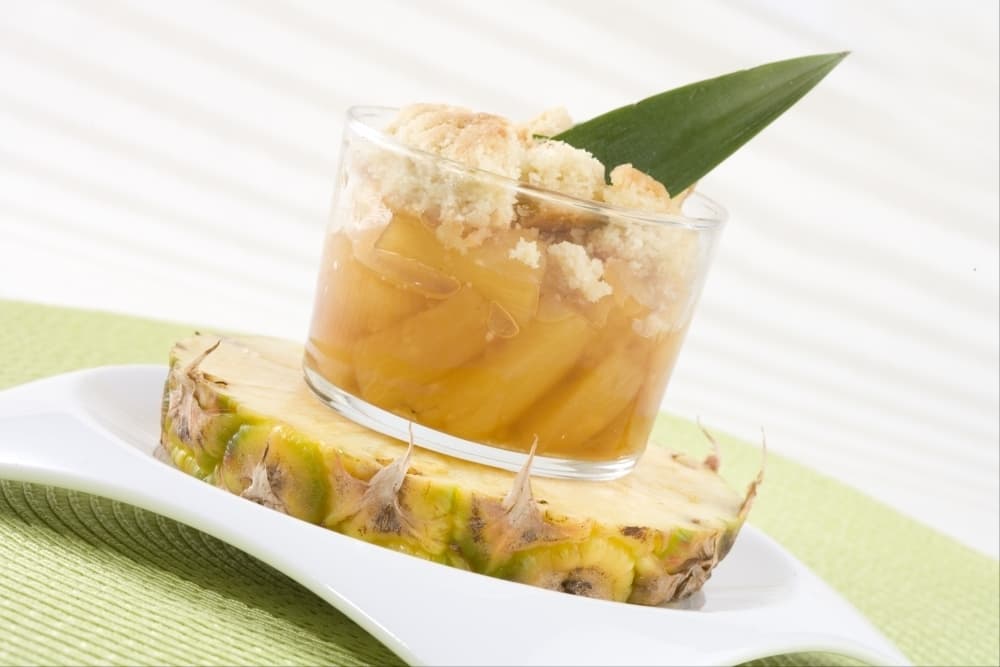 Crumble d'ananas au caramel et vanille bourbon