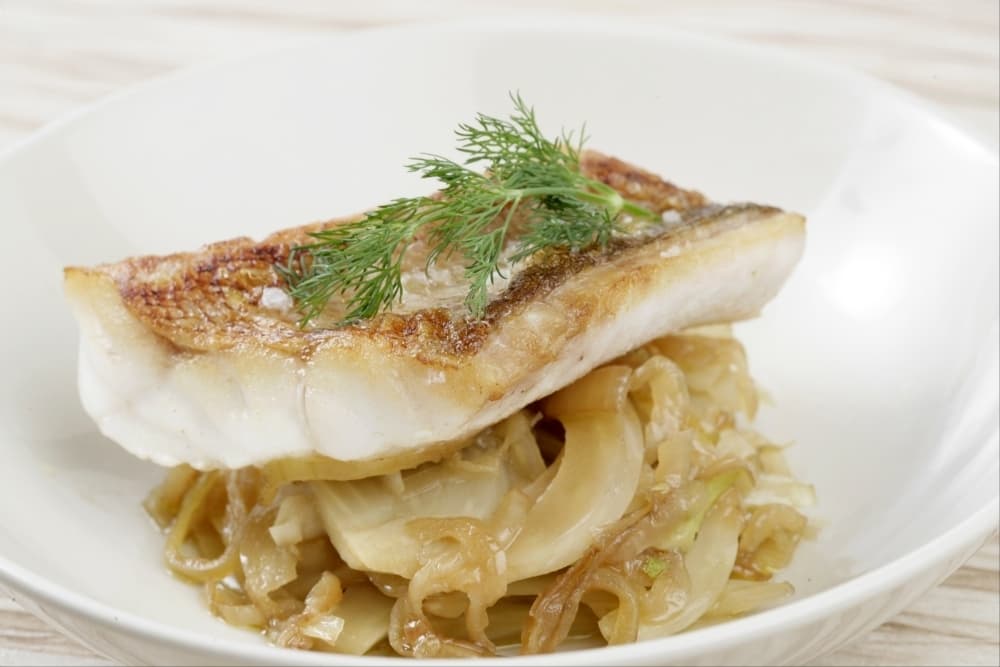 Filet de rascasse, fenouil braisé, oignons pissaladière