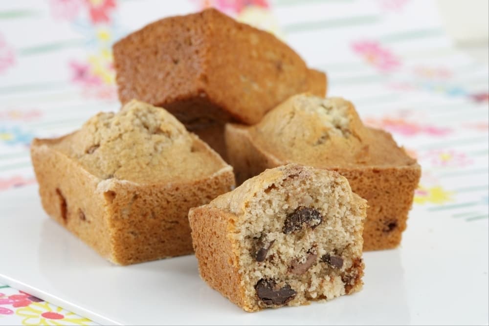 Mini cakes au coco et pépites de chocolat
