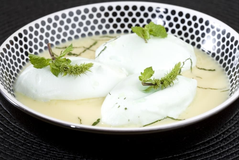 Ile flottante, crème anglaise à la menthe fraîche