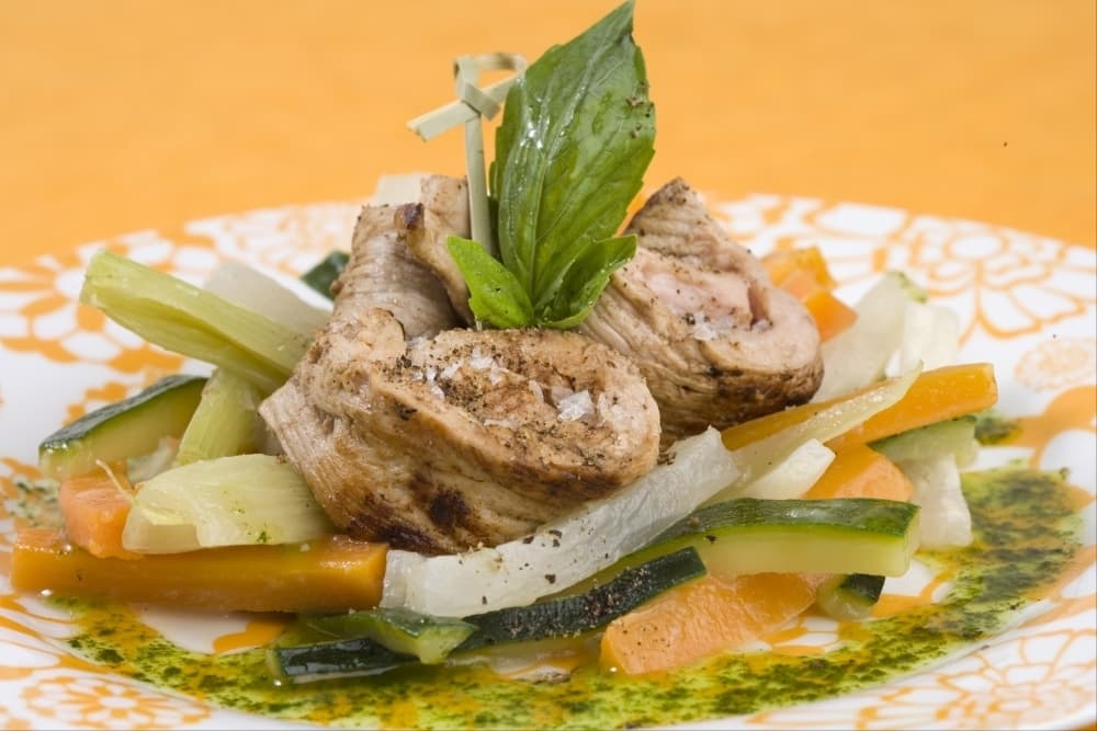 Veau aux légumes glacés, jus de basilic