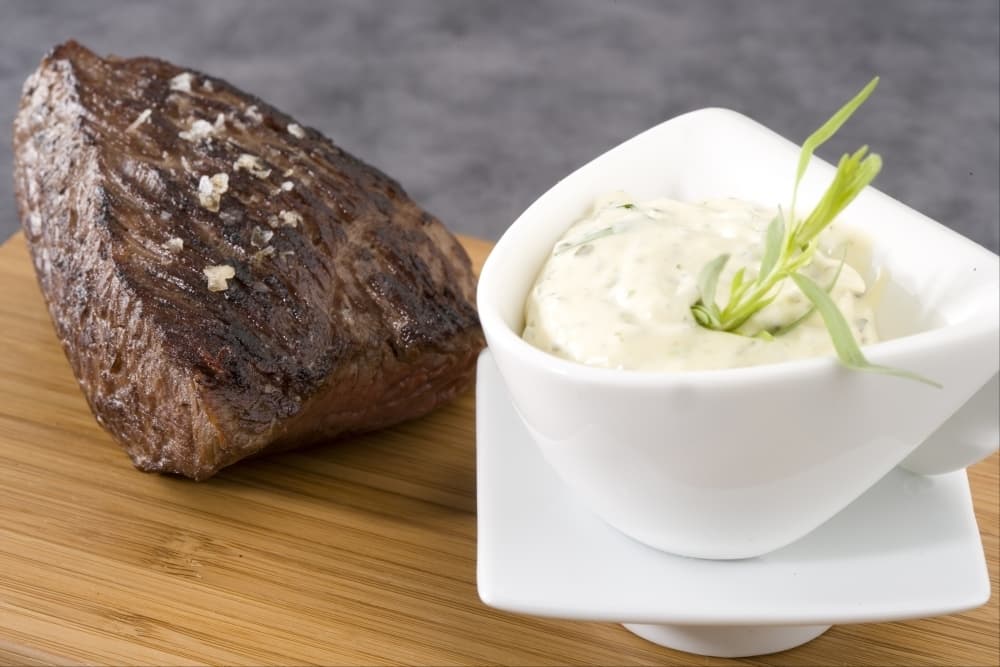Bavette  grillée, sauce béarnaise