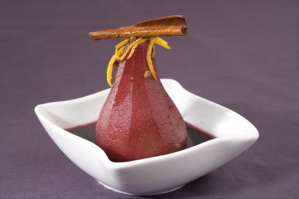 Poires pochées au vin du Médoc