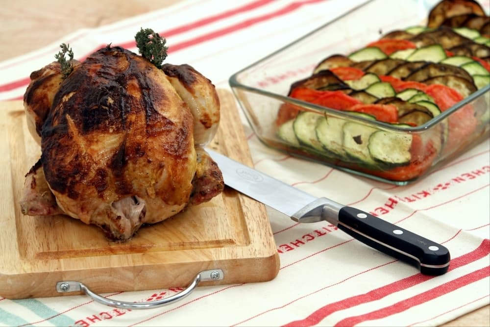 Poulet grillé entier pané à la moutarde et tian de légumes