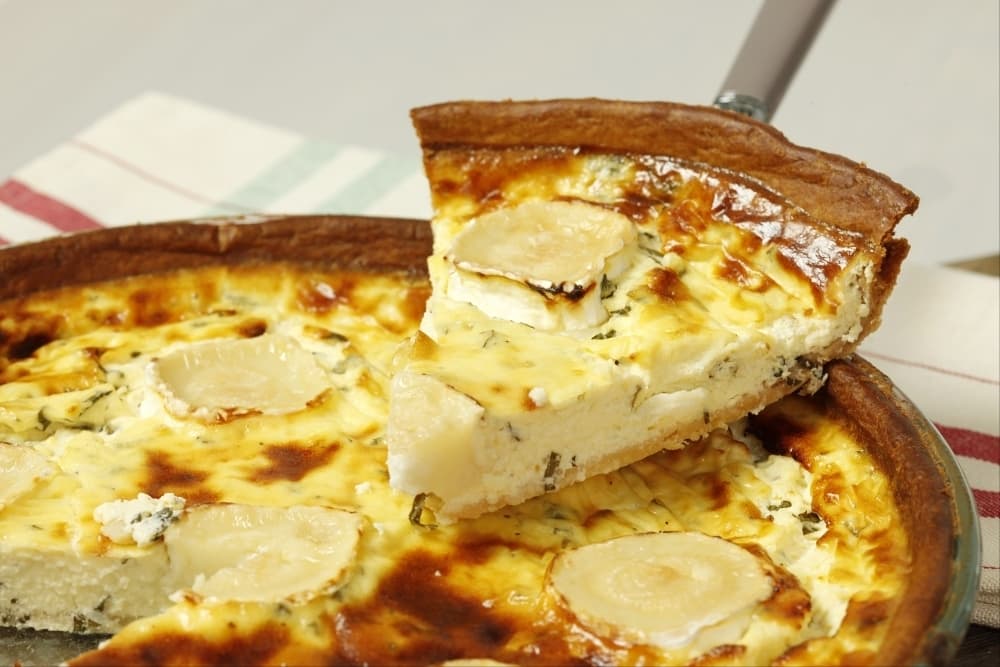 Quiche au chèvre, comté et menthe