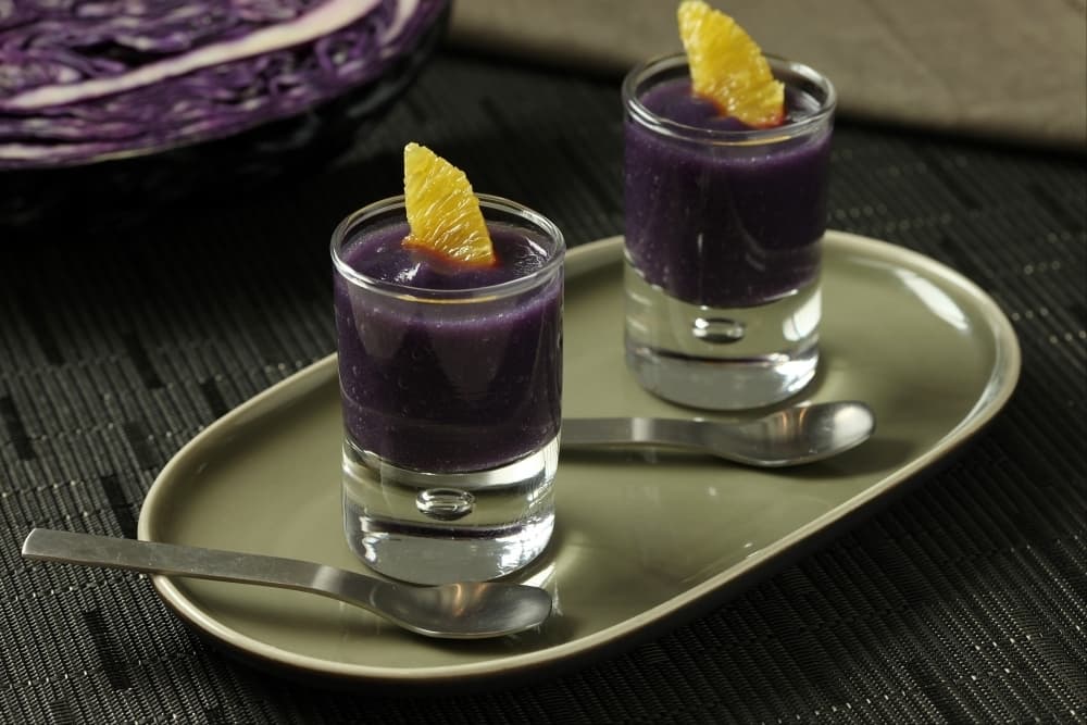 Cocktail violet vitaminé au chou rouge, betterave et gingembre