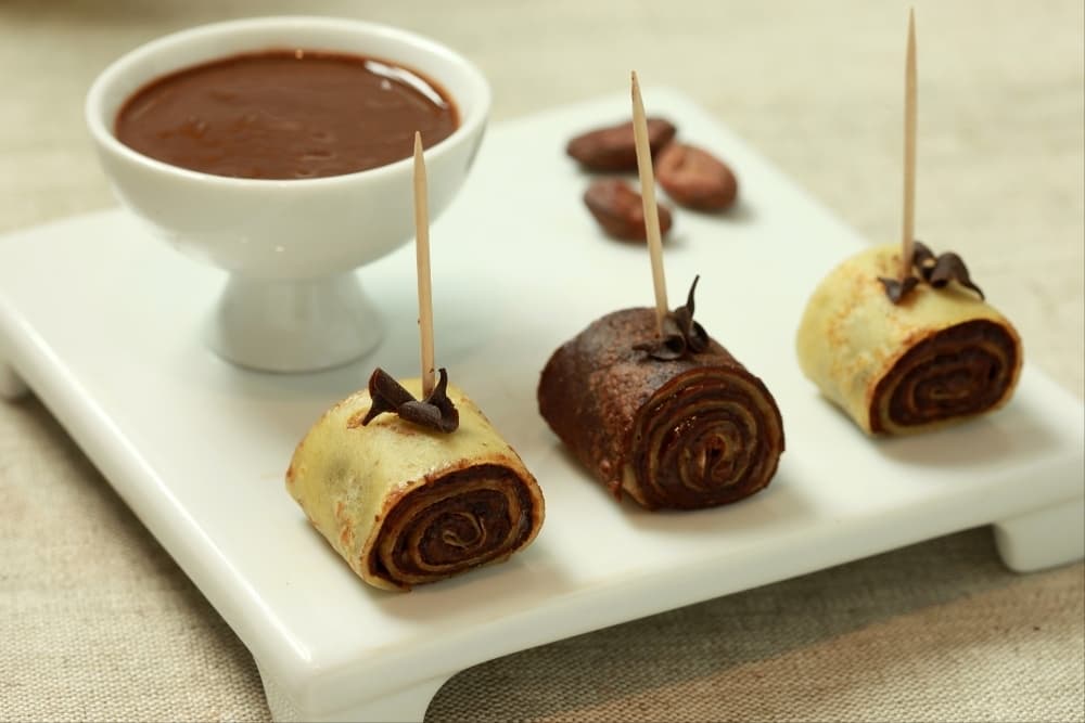 Crêpes roulées à la pâte à tartiner maison