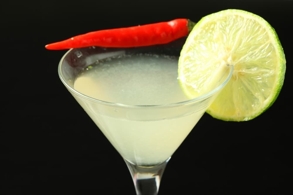 Cocktail gin et citron vert au piment