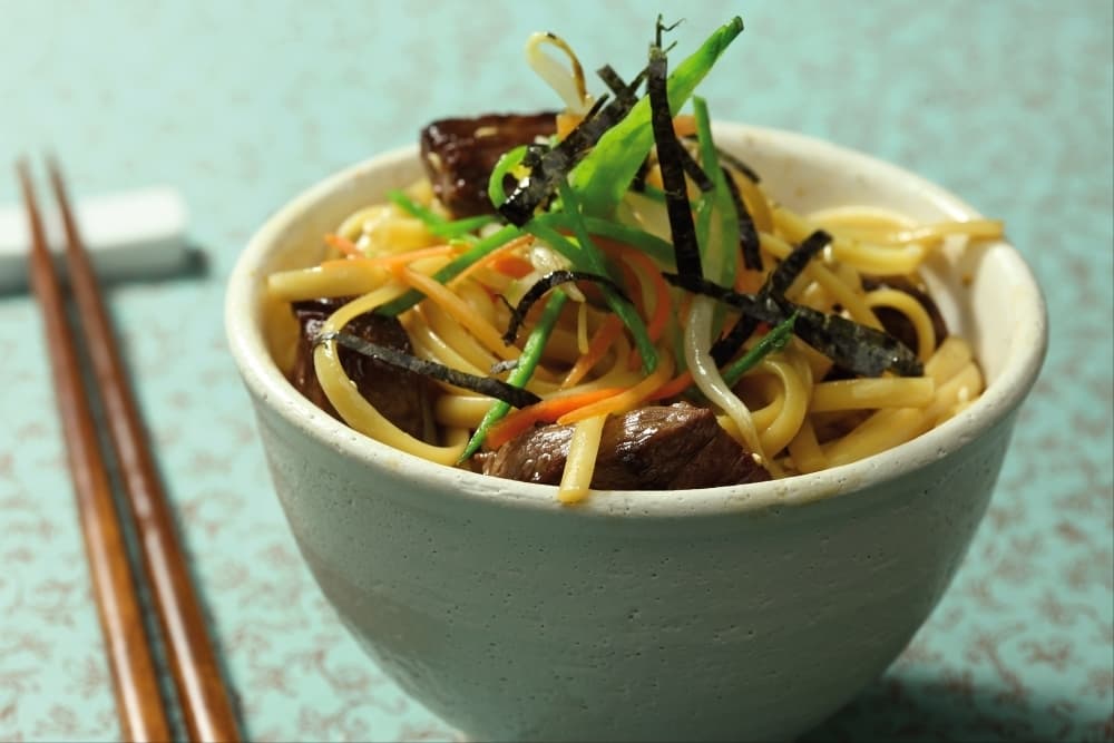 Linguine et sauté de boeuf au soja