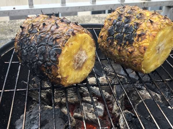 Ananas au miel cuit au barbecue