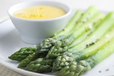 Asperges vertes et blanches, sauce hollandaise