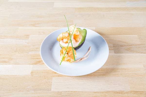 Avocat, crevettes et sauce cocktail 