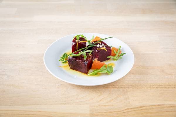 Salade de betteraves aux agrumes et herbes fraîches 