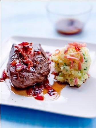 Pavé de boeuf piqué de jambon cru, polenta moelleuse au jambon cru et ciboulette